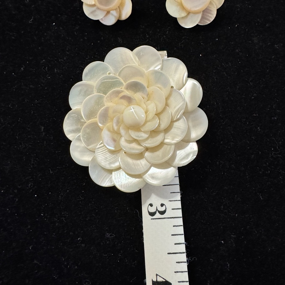 Vintage Mother of Pearl Lotus Brooch and Earring Set Marked Japan - Picture 13 of 14